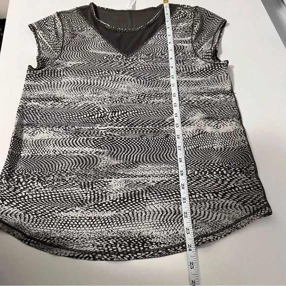 Lululemon For The Run Short Sleeve Size 4 - Picture 6 of 8